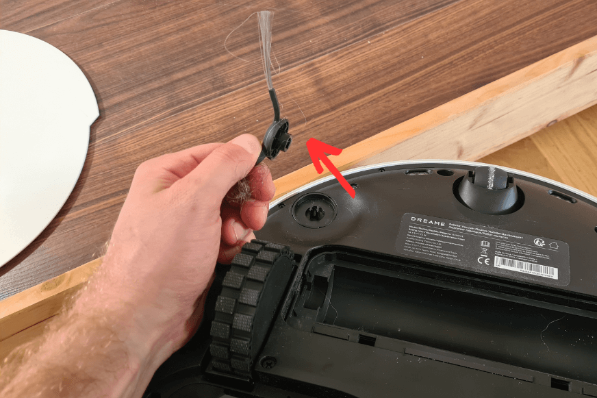 Боковая щетка Dreame L20 Ultra снимается.